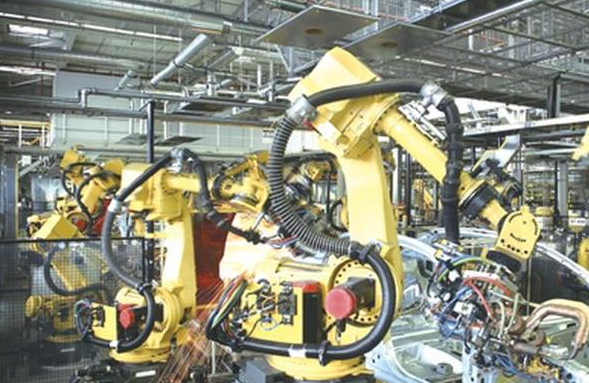 中国制造业全球第一：机器人等六大工业要PK德日