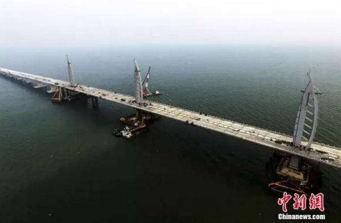 世界最长的跨海大桥主桥贯通！这几天中国人很牛，出了几个世