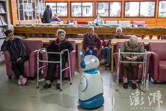 机器人养老：当你老了陪伴你的却可能是个机器人