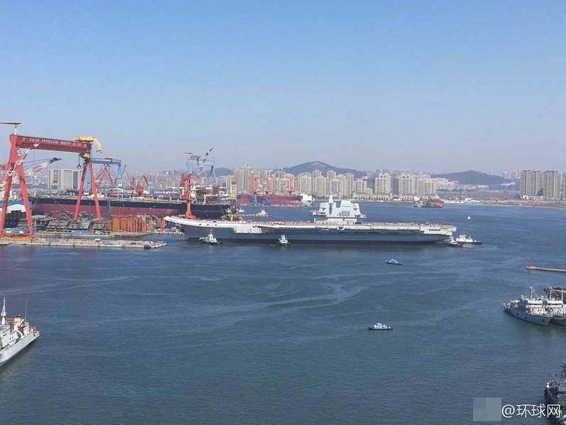 中国首艘国产航母在大连正式下水