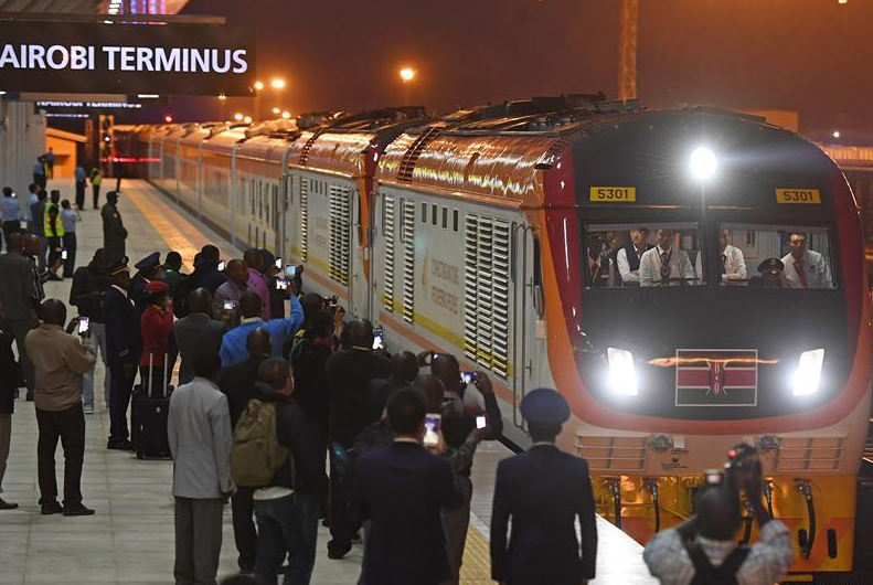 肯尼亚蒙内铁路正式通车 “中国制造”让东非快起来